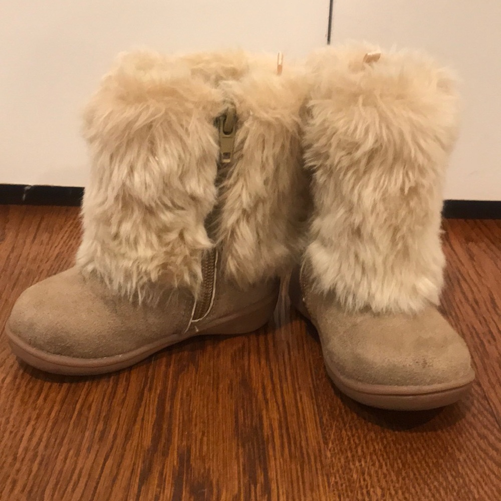 Boots with fur
